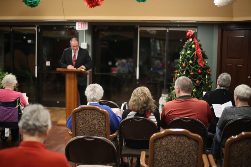 Pastor Bob Koepp, American Lutheran Communities Menomonie residents and families sing a Christmas hy